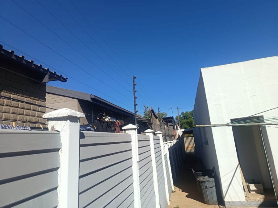 4 Bedroom Property for Sale in Heuwelsig Northern Cape